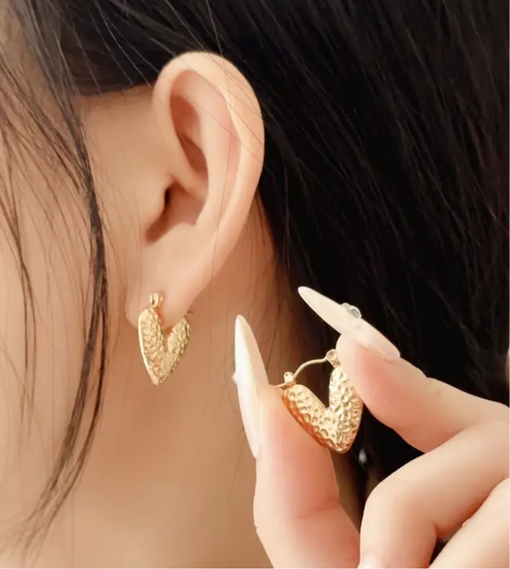 18K Platted Texture Heart Hoop Earrings | Anti Tarnish